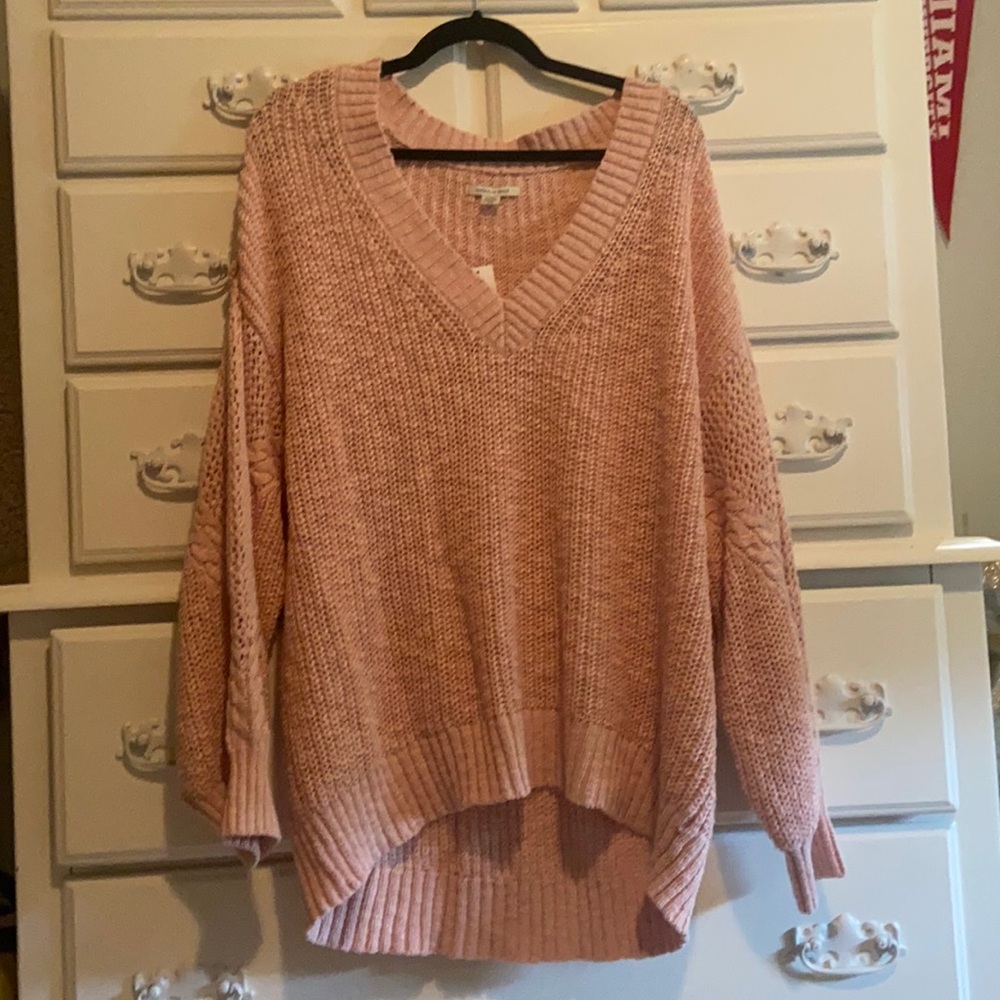 AMERICAN EAGLE V NECK SWEATER